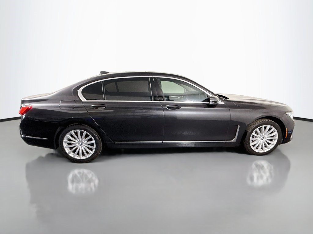 Used 2022 BMW 740i RWD image 11