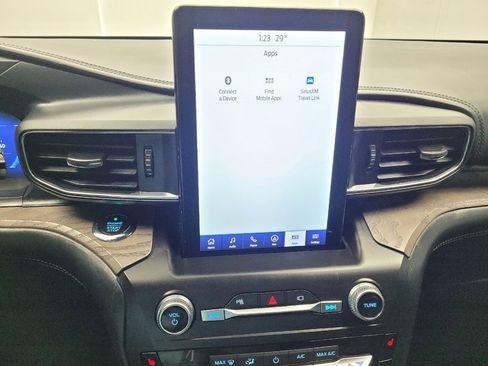 Used 2020 Ford Explorer Platinum w/ Premium Technology Package image 25