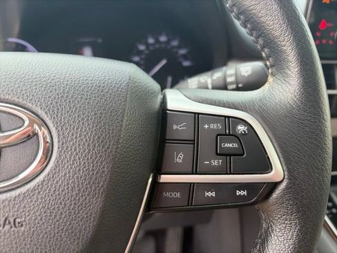 Used 2021 Toyota Sienna XLE w/ XLE Plus Package AWD/4WD image 20