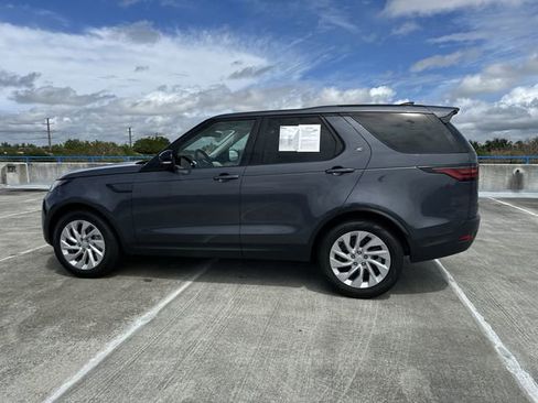Used 2025 Land Rover Discovery S image 35