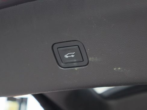 Certified 2018 Buick Enclave Essence FWD image 27
