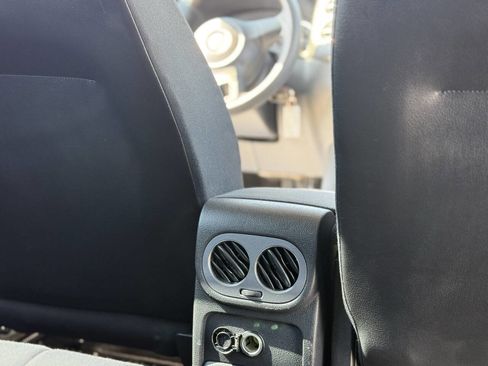 Used 2012 Volkswagen Tiguan S image 17