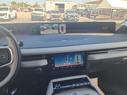 New 2026 Lincoln Navigator Premiere AWD/4WD image 32