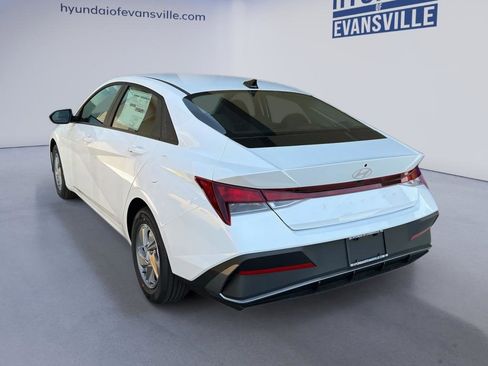 New 2026 Hyundai Elantra SE FWD image 7