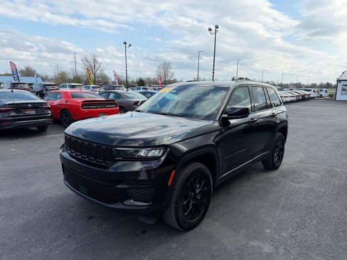 Used 2025 Jeep Grand Cherokee Altitude image 9