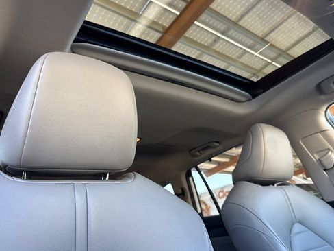 Used 2023 Toyota Highlander XLE FWD image 27