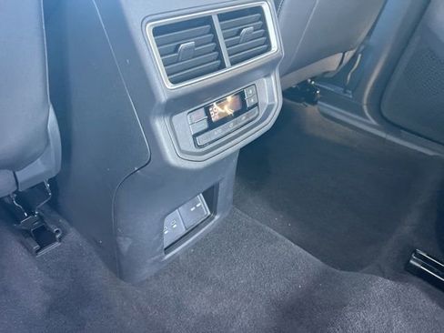 Certified 2025 Volkswagen Atlas Peak Edition SE image 27