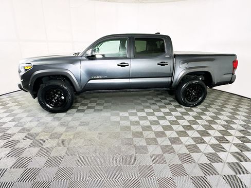 Used 2022 Toyota Tacoma SR5 w/ Technology Package image 6