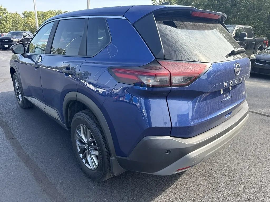 Used 2023 Nissan Rogue S AWD/4WD image 2