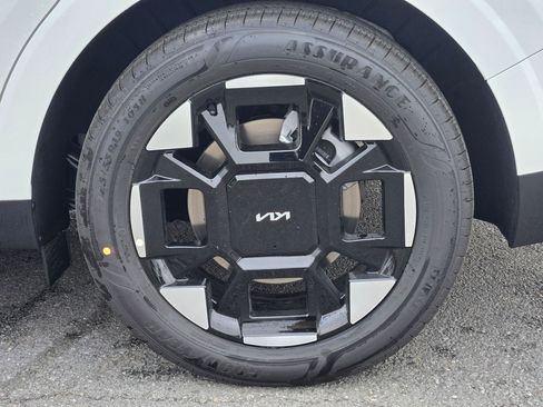 New 2026 Kia Carnival EX image 17