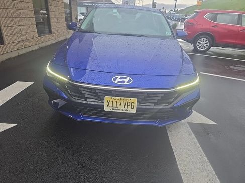 Used 2025 Hyundai Elantra SEL FWD image 3