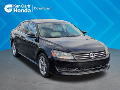 Used 2014 Volkswagen Passat 1.8T SE image 1