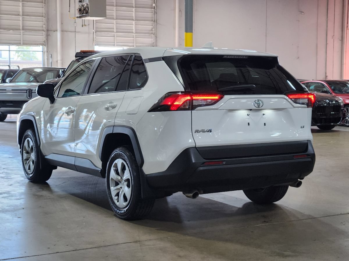 Used 2022 Toyota RAV4 LE FWD image 11