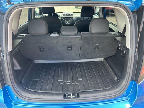 Used 2019 Kia Soul + FWD image 17