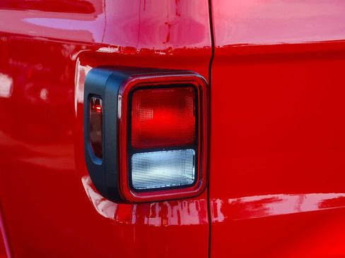 Used 2022 Jeep Gladiator Sport image 10