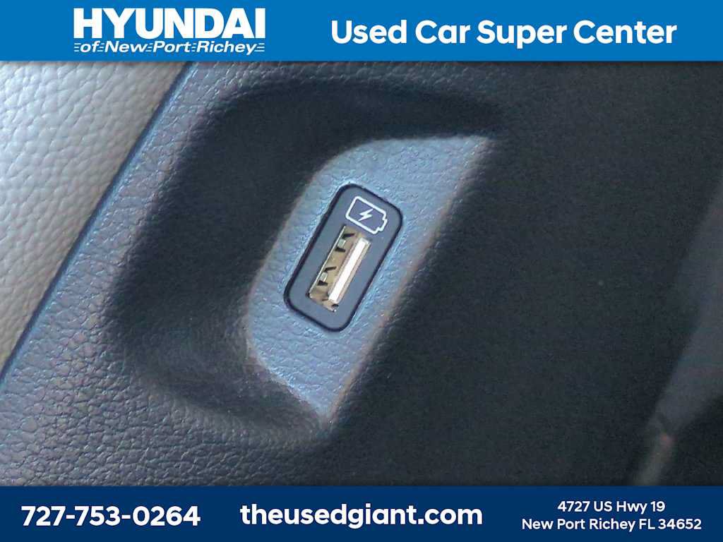 Certified 2022 Hyundai Palisade SEL w/ 8P Bench Seat Package FWD image 17