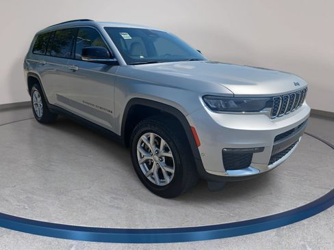 Used 2023 Jeep Grand Cherokee L Limited w/ Luxury Tech Group II AWD/4WD image 3