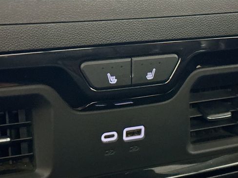 Used 2024 GMC Sierra 1500 AT4 w/ Technology Package image 25