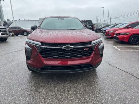 Used 2024 Chevrolet Trax RS w/ Sunroof Package FWD image 2