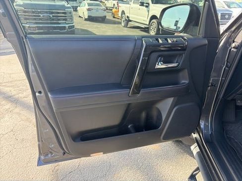 Used 2023 Toyota 4Runner TRD Off-Road Premium w/ Moonroof Package AWD/4WD image 17