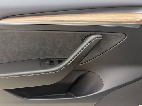 Used 2023 Tesla Model 3 Standard Range image 12