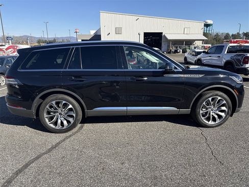 Used 2025 Lincoln Aviator Reserve w/ Illumination Package image 8
