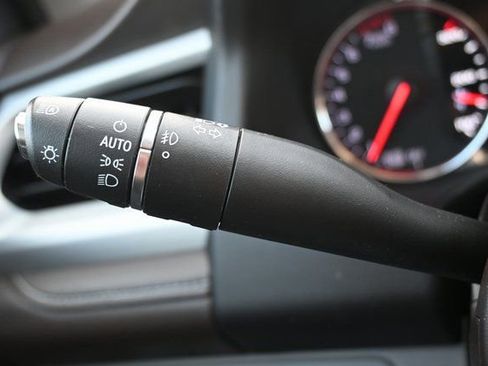 Used 2021 GMC Acadia SLT w/ Technology Package image 39