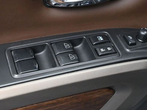 Used 2021 Nissan Titan Platinum Reserve w/ Moonroof Package image 13