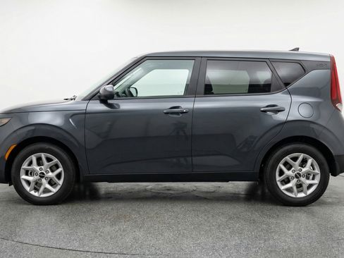 Used 2025 Kia Soul LX w/ LX Technology Package FWD image 5