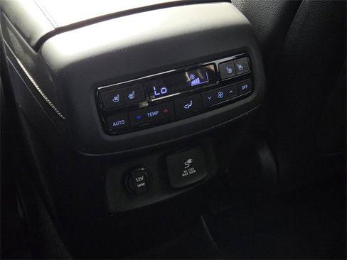 Used 2024 Hyundai Palisade Limited image 17