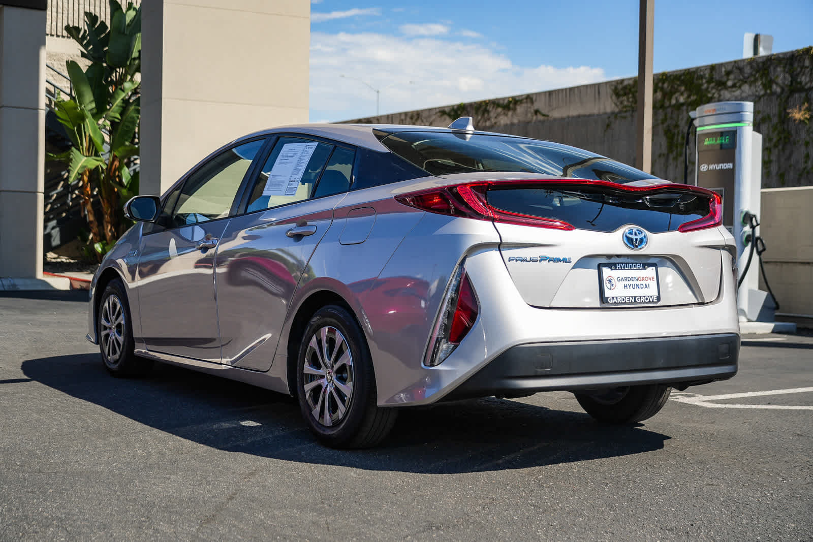Used 2021 Toyota Prius Prime LE w/ Carpet Mat Package (TMS) FWD image 8