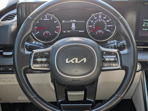 Certified 2023 Kia Carnival EX image 33