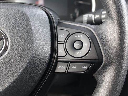 Used 2025 Toyota RAV4 XLE image 19