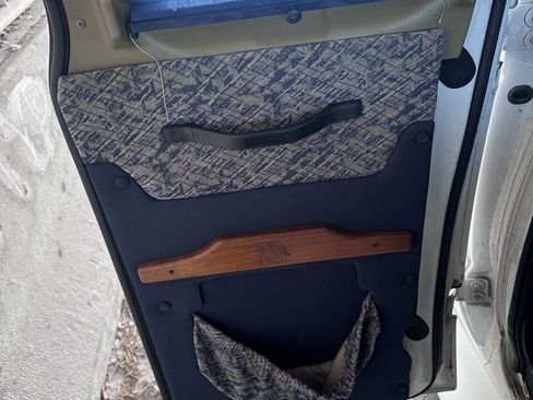 Used 1999 Ford E-150 and Econoline 150 image 25