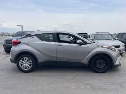 Used 2019 Toyota C-HR LE image 3