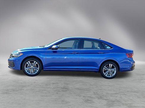 Used 2024 Volkswagen Jetta SE image 4