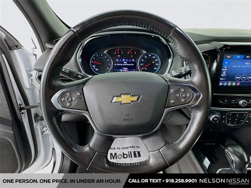 Used 2022 Chevrolet Traverse LT image 11