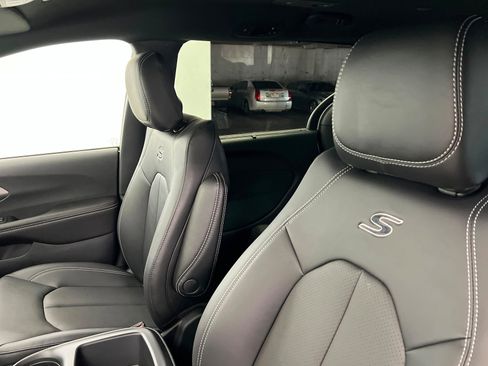 New 2026 Chrysler Pacifica Select w/ S Appearance Package image 16