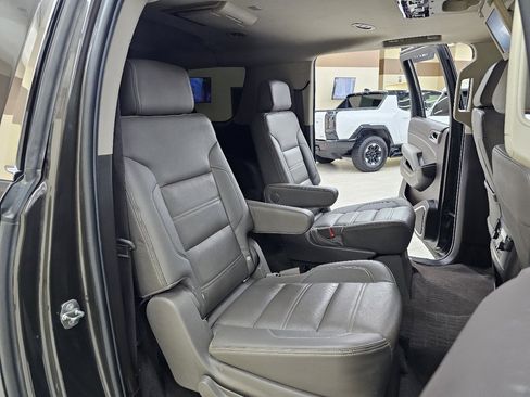Used 2019 GMC Yukon XL Denali w/ Open Road Package image 23