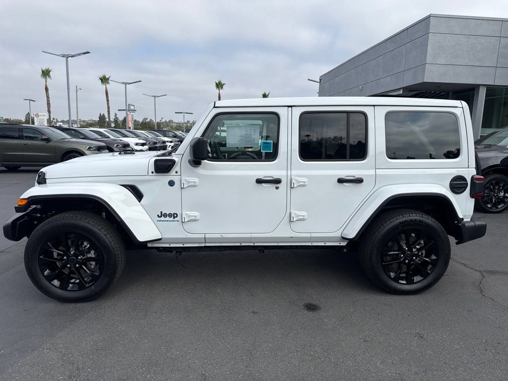 Certified 2025 Jeep Wrangler Unlimited Sahara w/ Safety Group AWD/4WD image 4