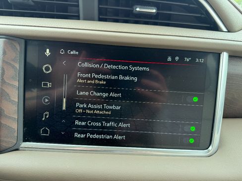Used 2022 GMC Yukon Denali AWD/4WD image 38