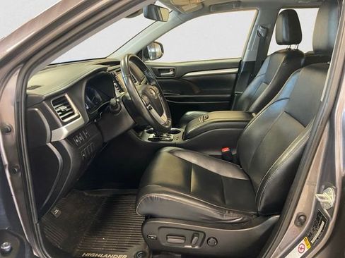 Used 2019 Toyota Highlander SE image 10