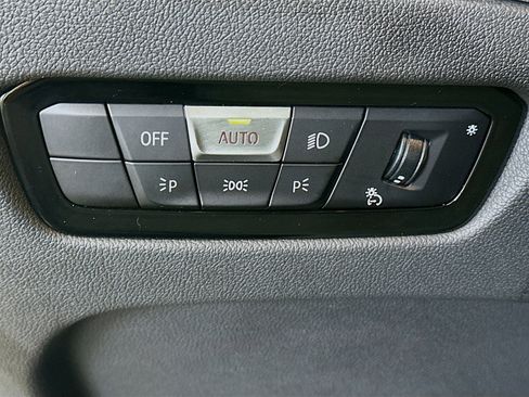 Used 2025 BMW 330i Sedan image 17