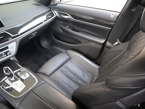Used 2022 BMW 740i w/ M Sport Package RWD image 18