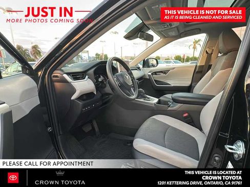 Used 2025 Toyota RAV4 XLE w/ Convenience Package FWD image 9