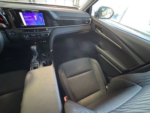 Used 2025 Toyota Camry LE image 34