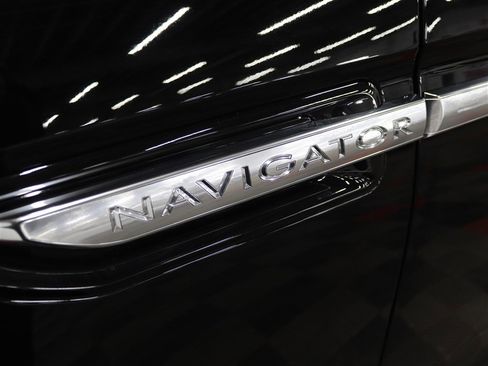 Used 2021 Lincoln Navigator L Reserve image 8