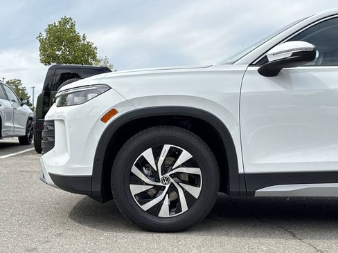 New 2025 Volkswagen Tiguan S image 9