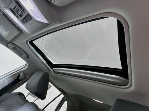 Certified 2022 Toyota RAV4 XLE w/ Convenience Package AWD/4WD image 19