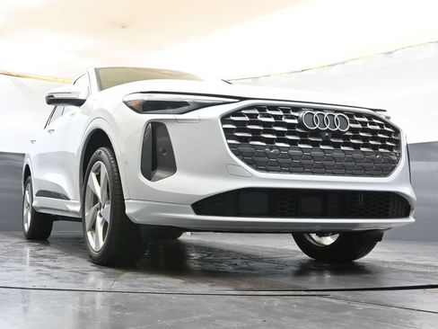 Used 2025 Audi Q5 Premium Plus w/ Premium Plus AWD/4WD image 43